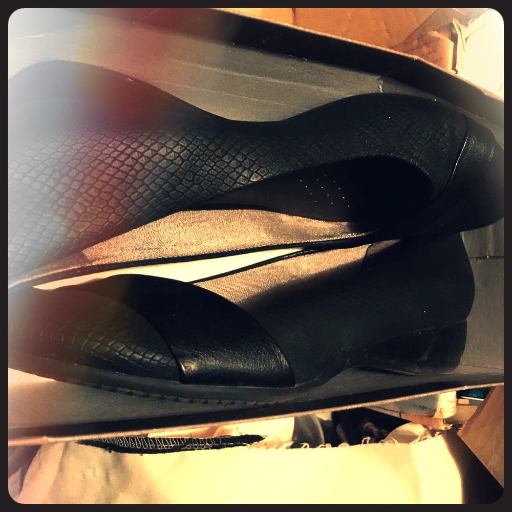 Black rattlesnake print flats